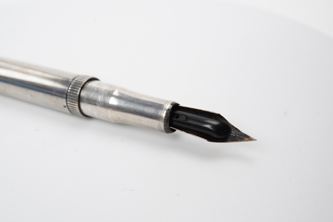 A De la Rue Onoto Sterling silver piston filler with fine flexible nib and over-and-under feed